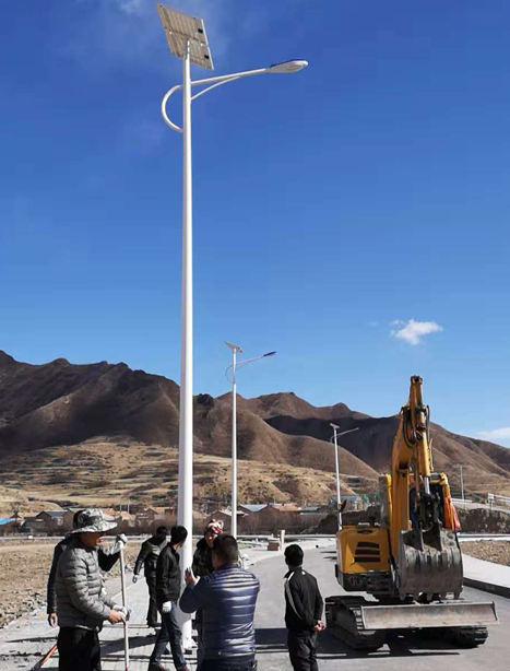 甘南碌曲10米景泰太阳能路灯项目